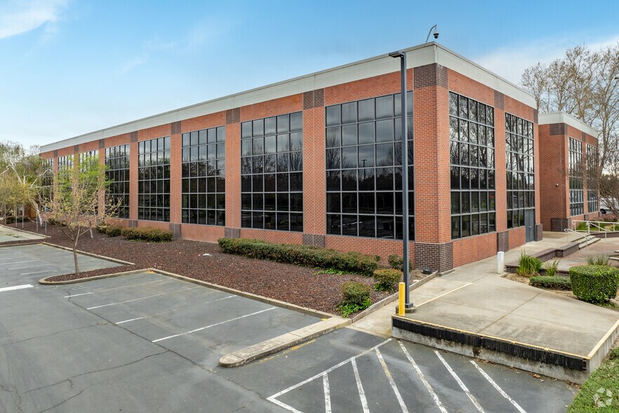 More Photos Of 750 Riverpoint Dr, West Sacramento Office For Sale