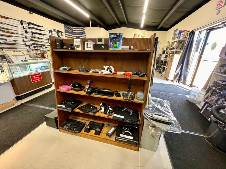 More Photos Of 300 W Broadway St, Morrilton Storefront For Sale