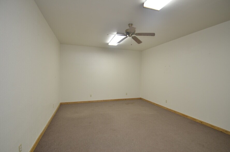 More Photos Of 31633 US-377 Hwy, Gordonville Light Distribution For Sale