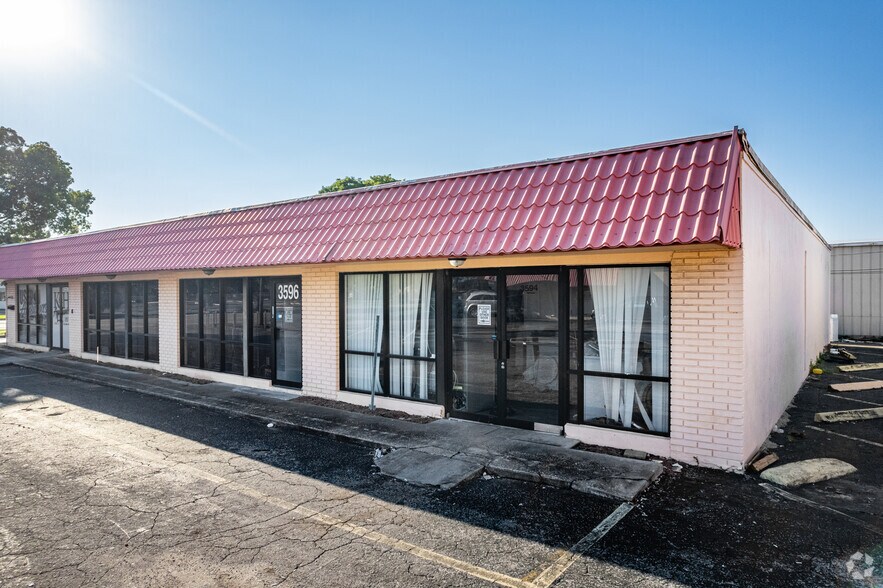 More Photos Of 3596 Fowler St, Fort Myers Freestanding For Lease