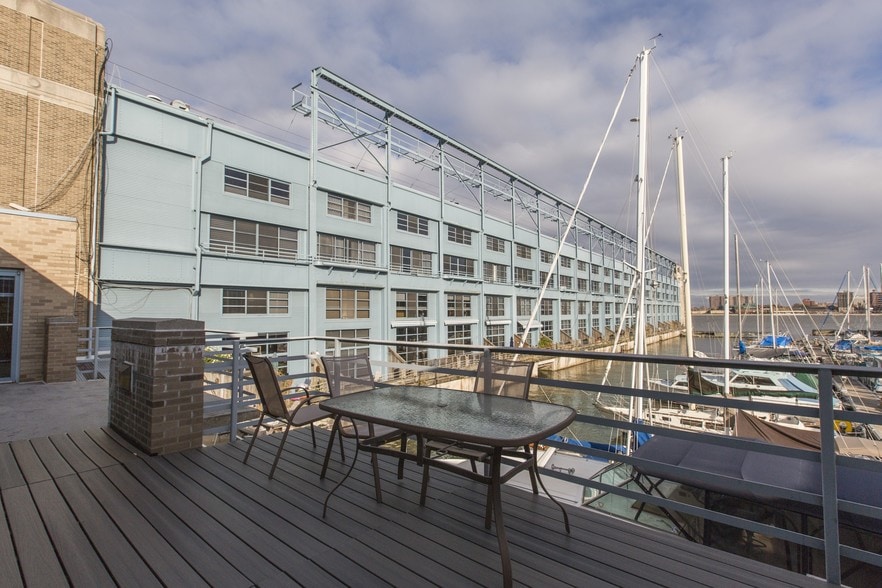 More Photos Of 3-7 N Christopher Columbus Blvd, Philadelphia Loft Creative Space For Lease