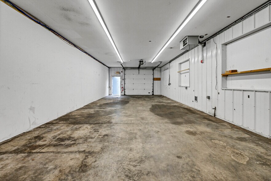 More Photos Of 7 Dunham Dr, New Fairfield Light Manufacturing For Lease