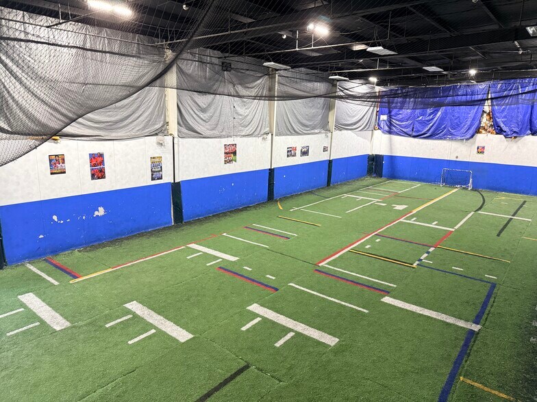 More Photos Of 511 Industrial Mile Rd, Columbus Warehouse For Sale