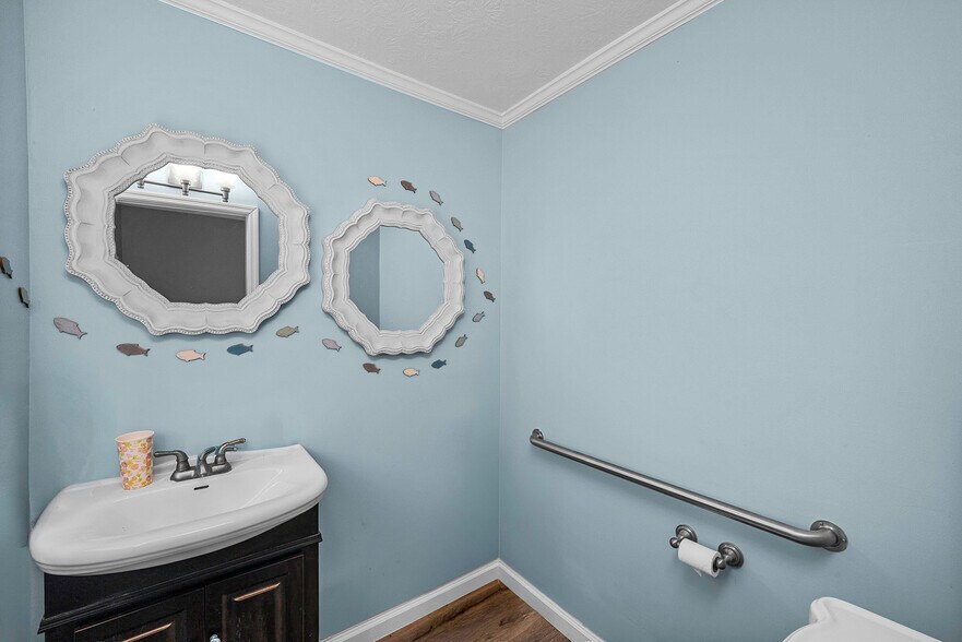 More Photos Of 4625 SE Dixie Hwy, Stuart Office For Sale