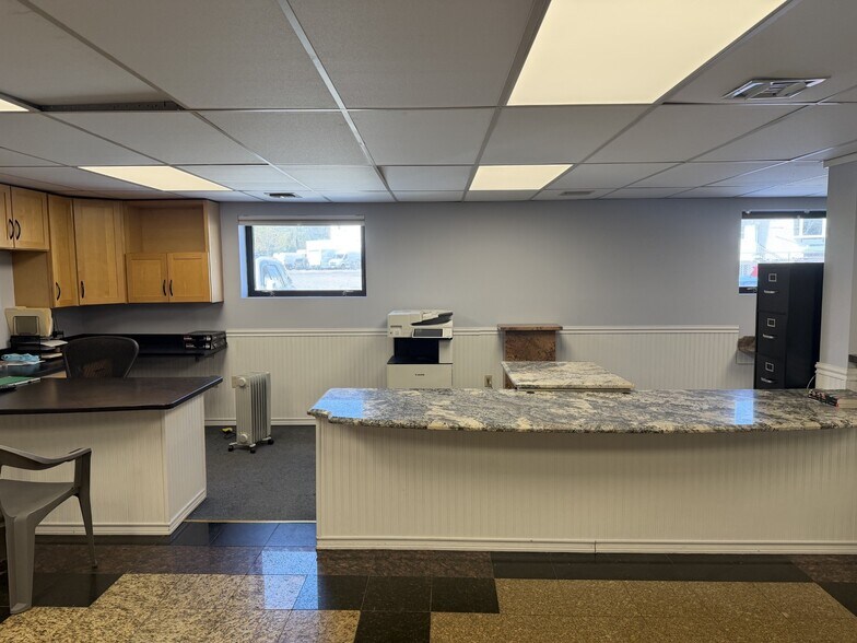 More Photos Of 840 Cumberland Hill Rd, Woonsocket Warehouse For Lease