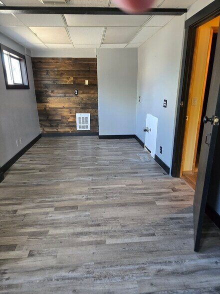 More Photos Of 1041 Highland Ave, Redmond Office For Sale