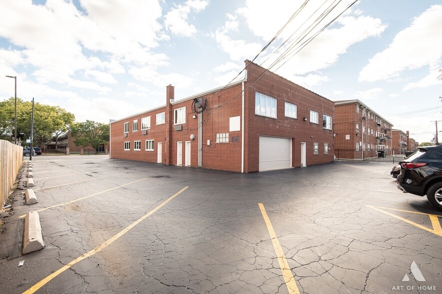 More Photos Of 7922 S Pulaski Rd, Chicago Office For Sale