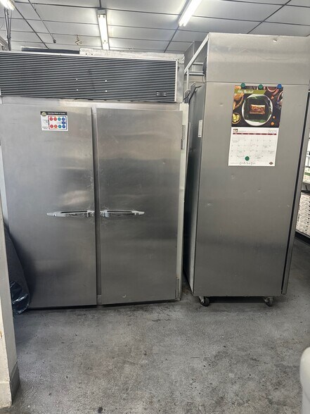 More Photos Of 8235-8239 Tampa Ave, Reseda Freestanding For Lease