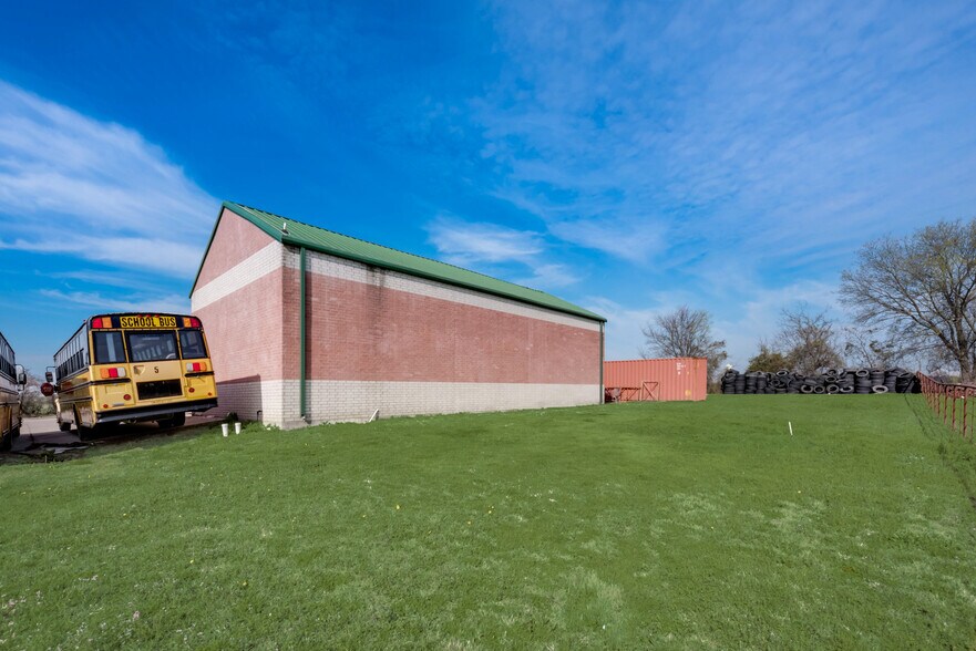 More Photos Of 712 State Highway 78 S, Farmersville Auto Repair For Sale