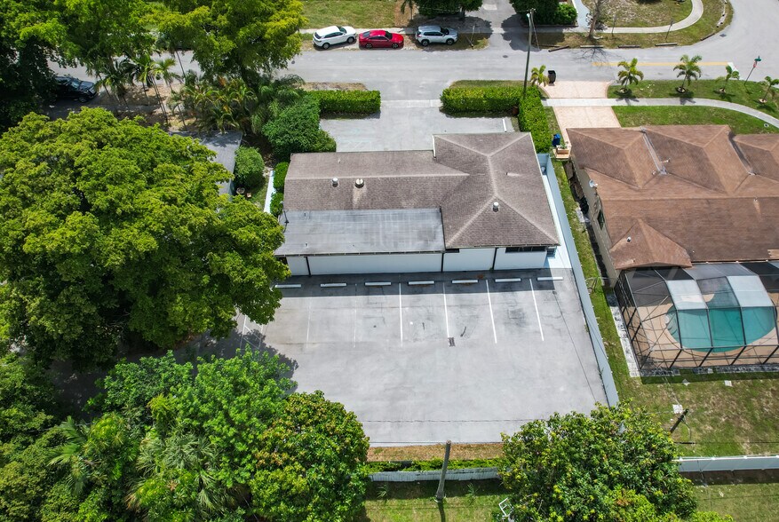 More Photos Of 16170 NE 11th Ct, Miami Office For Sale