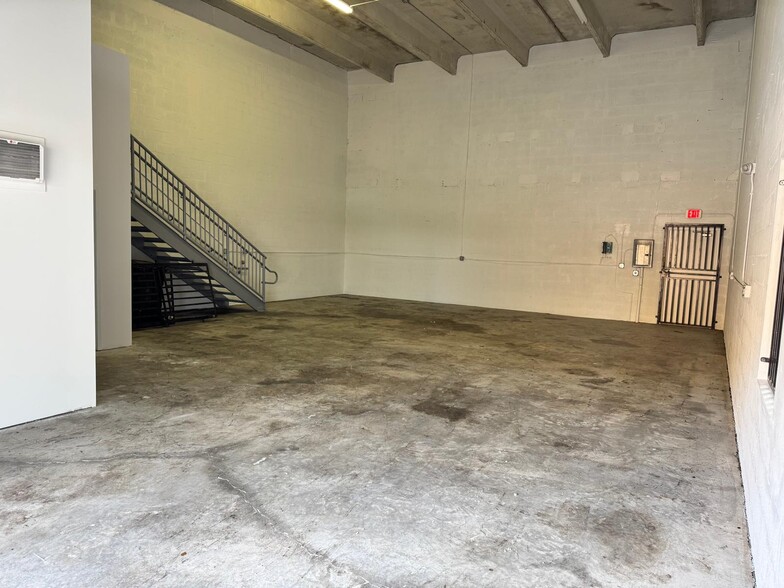 More Photos Of 4628-4648 NW 133rd St, Opa-locka Warehouse For Lease