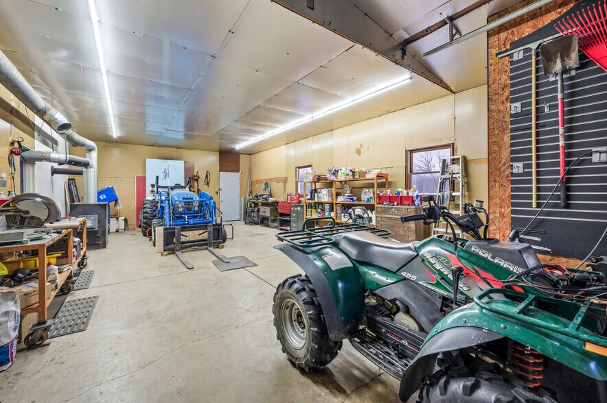 More Photos Of 4085 / 4086 State Route 422, Southington Showroom For Sale