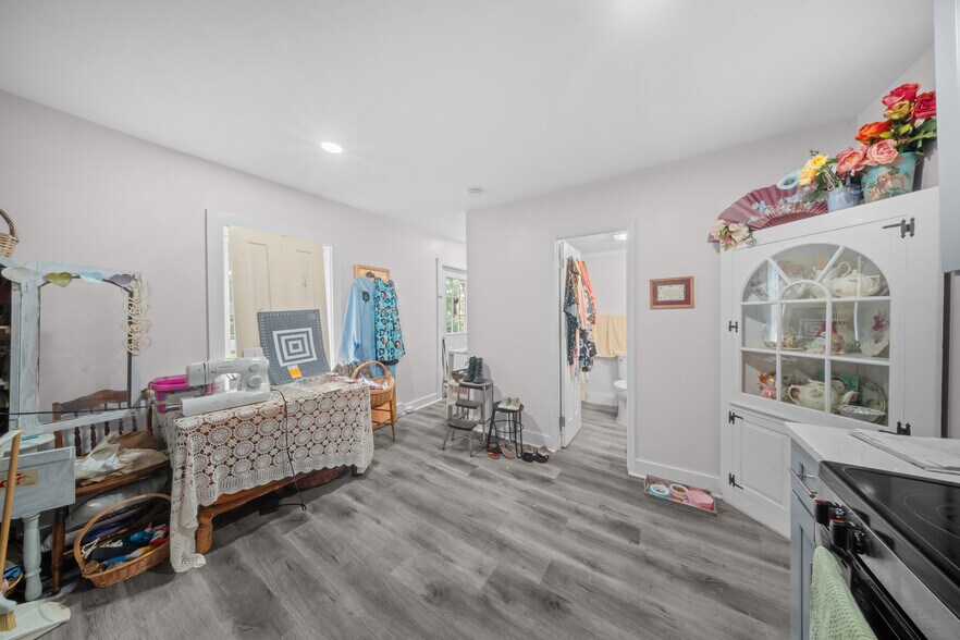 More Photos Of 26 John Ringo Rd, Ringoes Apartments For Sale
