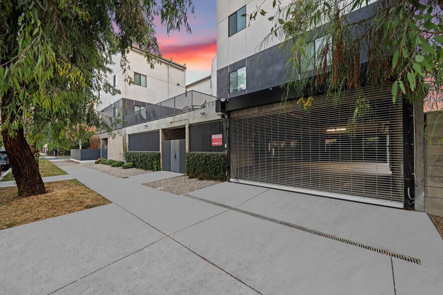 More Photos Of 2301 S Cloverdale Ave, Los Angeles Apartments For Sale