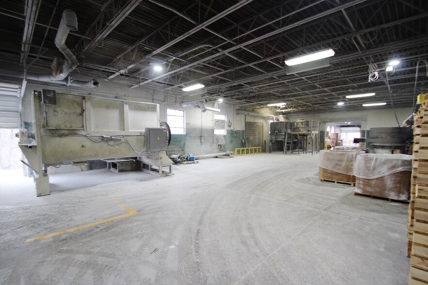 More Photos Of 104 Lee St, Lodi Manufacturing For Lease