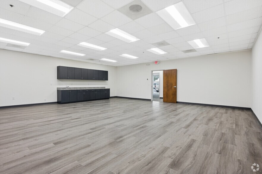 More Photos Of 408 Gallimore Dairy Rd, Greensboro Unknown For Lease
