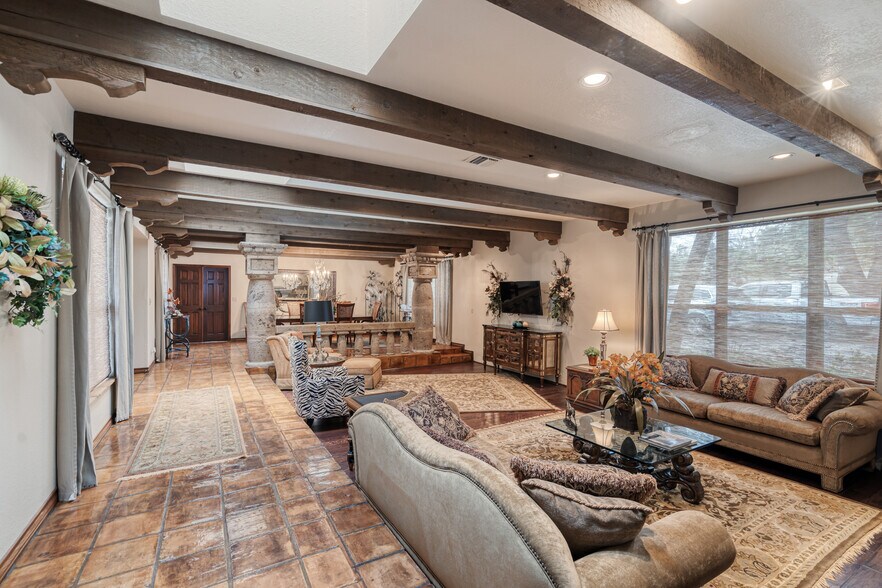 More Photos Of 505 Gilchrist Ln, Del Rio Specialty For Sale