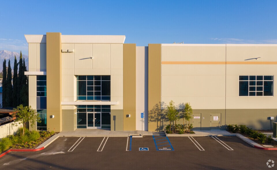 More Photos Of 15850 Slover Ave, Fontana Distribution For Lease