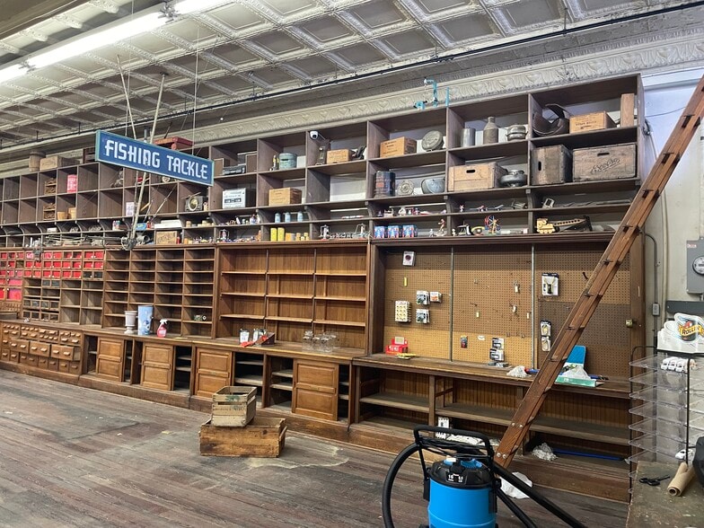 More Photos Of 246 W San Antonio St, New Braunfels General Retail For Lease