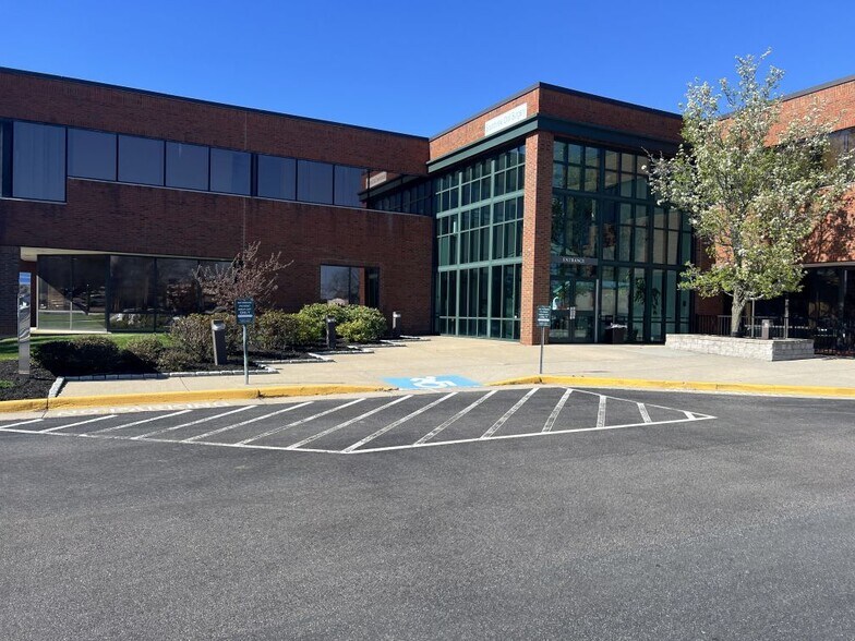 More Photos Of 4 Shaws Cv, New London Medical For Lease