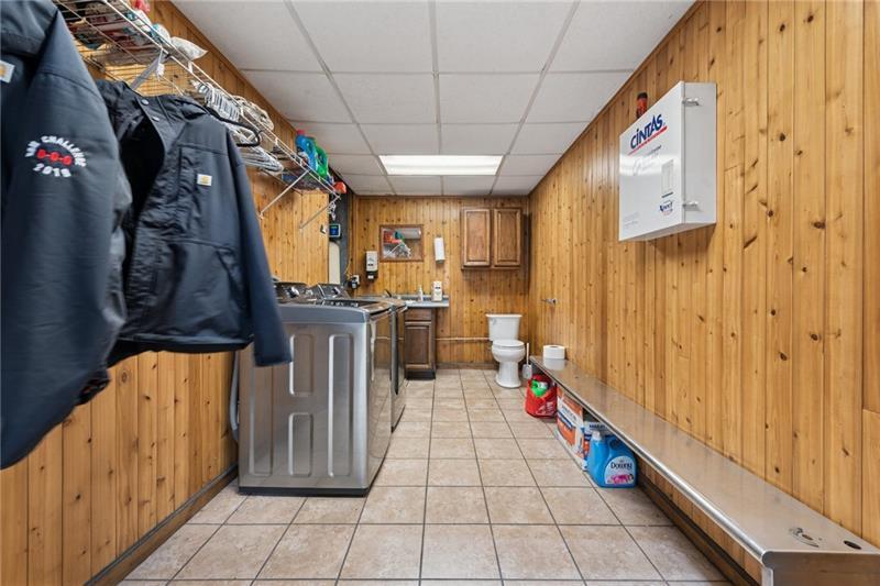 More Photos Of 208 W Mud Pike, Rockwood Office For Sale