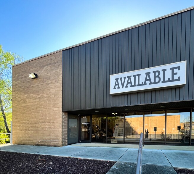 More Photos Of 640 Matthews Mint Hill Rd, Matthews Showroom For Lease