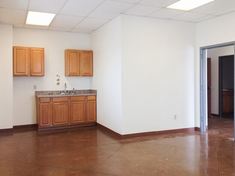 More Photos Of 1565 N 166th East Ave, Tulsa Service For Lease