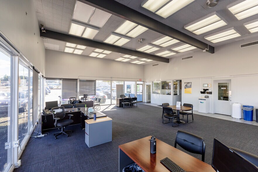 More Photos Of 1940 E Powell Blvd, Gresham Auto Dealership For Sale