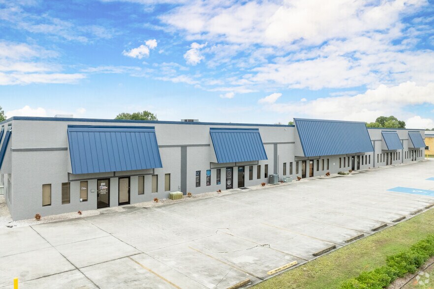 More Photos Of 1620-1646 SE Village Green Dr, Port, Port Saint Lucie Warehouse For Lease