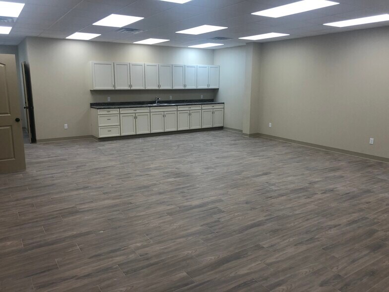 More Photos Of 5822 W County Rd 123, Midland Warehouse For Lease