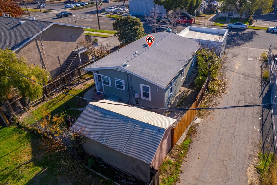 More Photos Of 115 E Walnut St, Lodi Freestanding For Sale