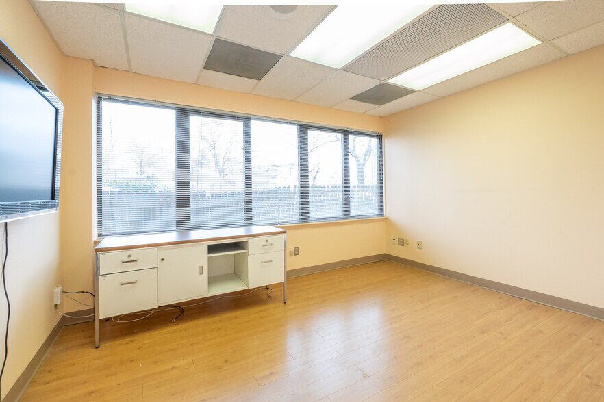 More Photos Of 622 Georges Rd, North Brunswick Medical For Sale