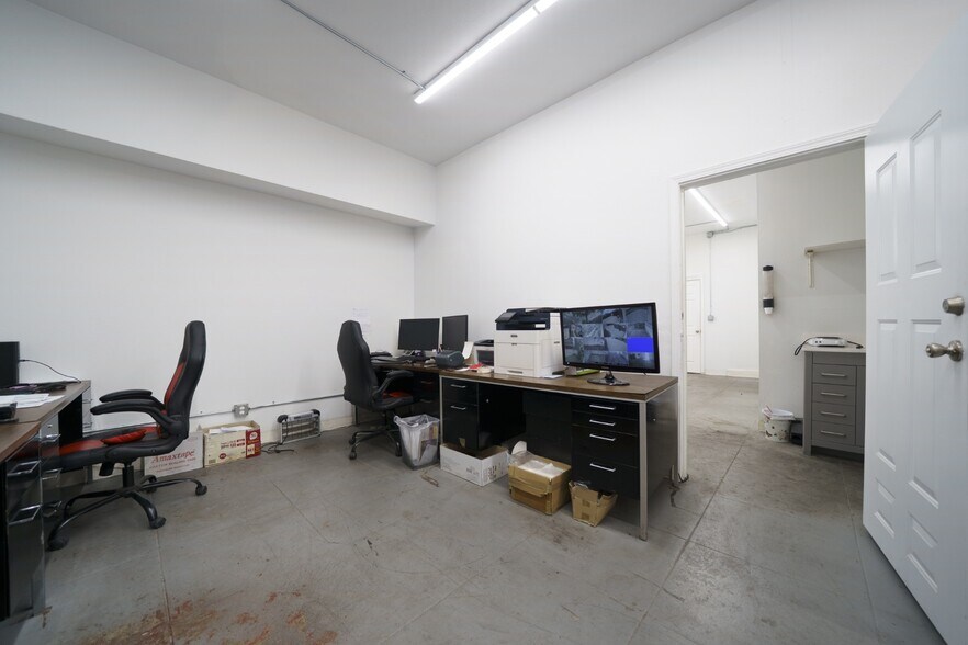 More Photos Of 3515 S Avalon Blvd, Los Angeles Warehouse For Sale