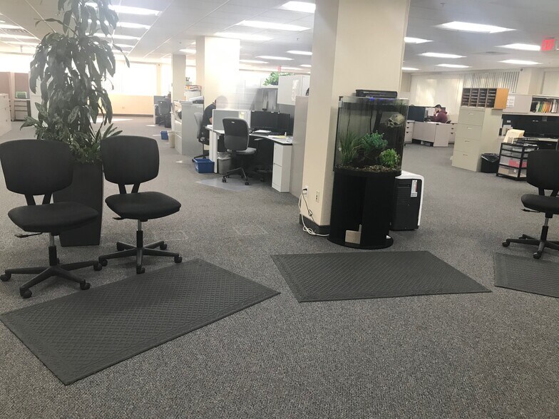 More Photos Of 1275 Wampanoag Trl, East Providence Office For Lease