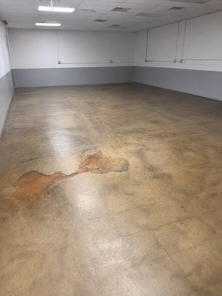More Photos Of 4818 Woodall St, Dallas Manufacturing For Lease