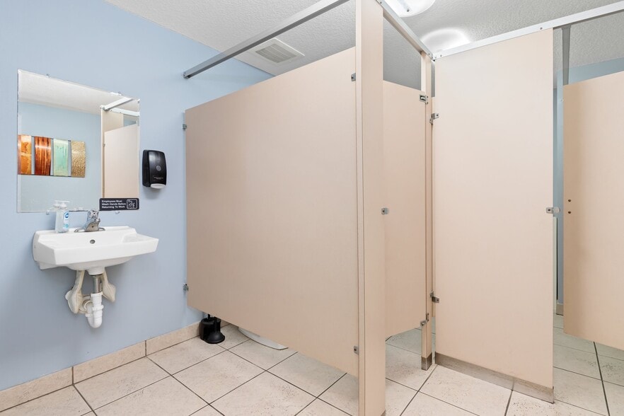 More Photos Of 2421 Tamiami Trl, Port Charlotte Office For Sale