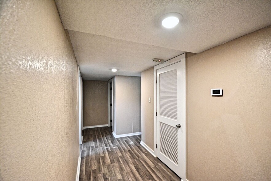 More Photos Of 1111 N Walnut Ave, New Braunfels Office For Lease