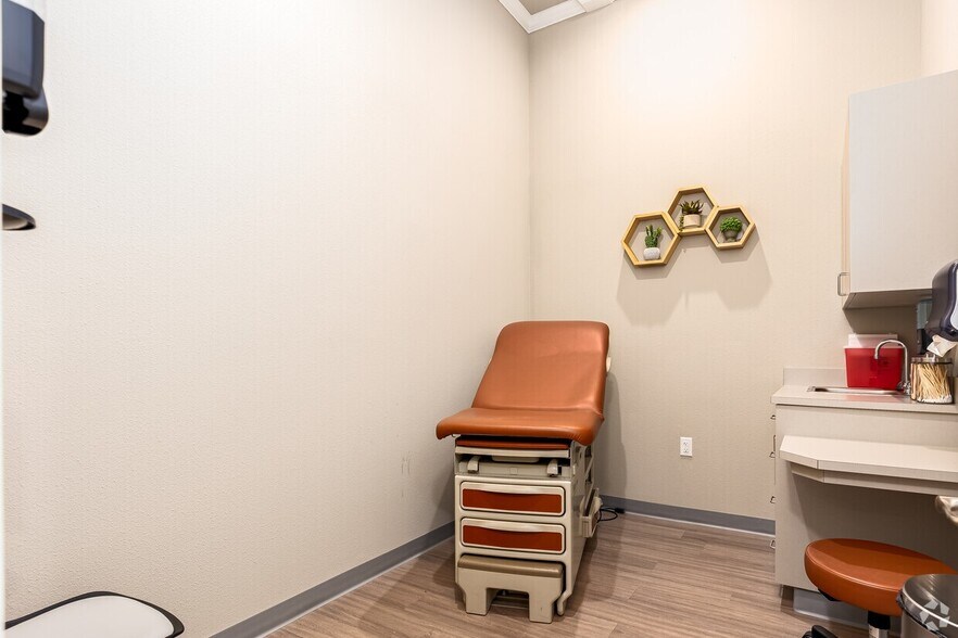 More Photos Of 1400 N Coit Rd, McKinney Medical For Lease