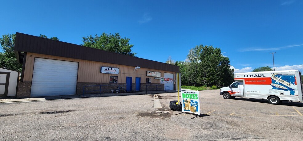 More Photos Of 1050-1051 Walnut St, Windsor Warehouse For Lease