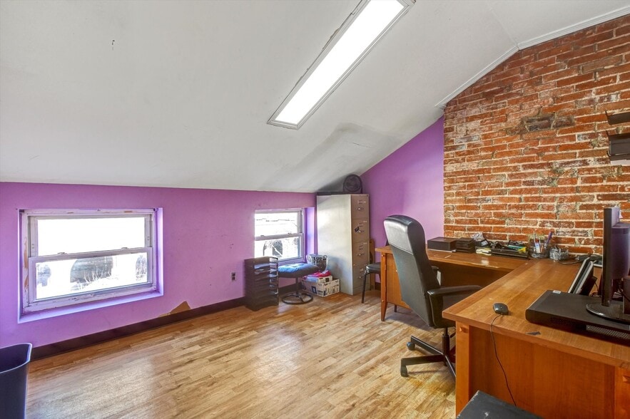 More Photos Of 15 E Centre St, Baltimore Bar For Sale