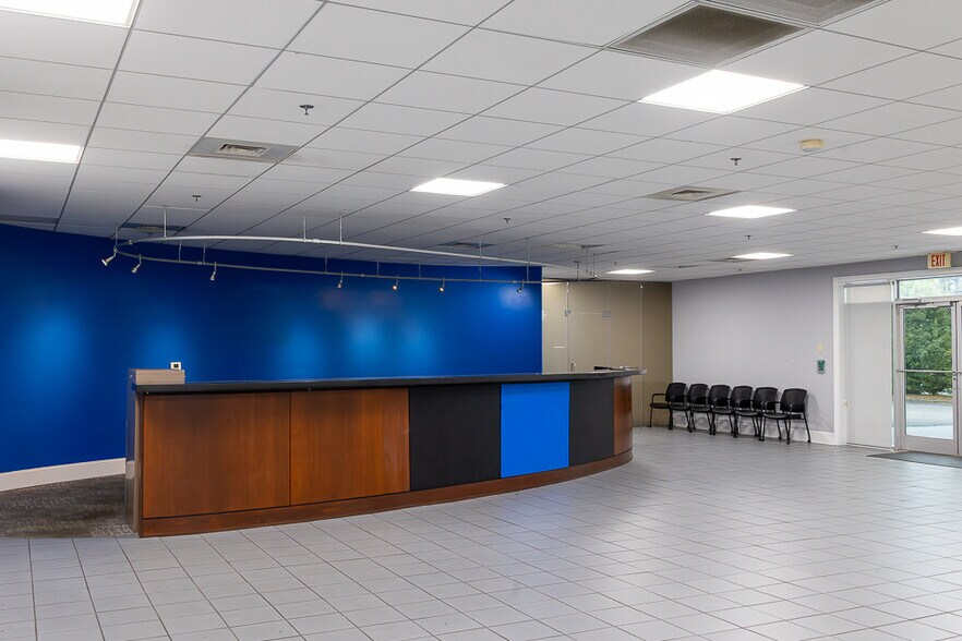 More Photos Of 5935 Rivers Ave, North Charleston Showroom For Lease
