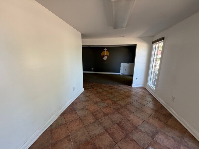 More Photos Of 102 Manor Ave, Bardstown Office For Sale