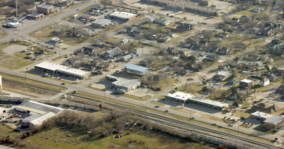 More Photos Of 409 N Oak St, Roanoke Storefront Retail Office For Lease