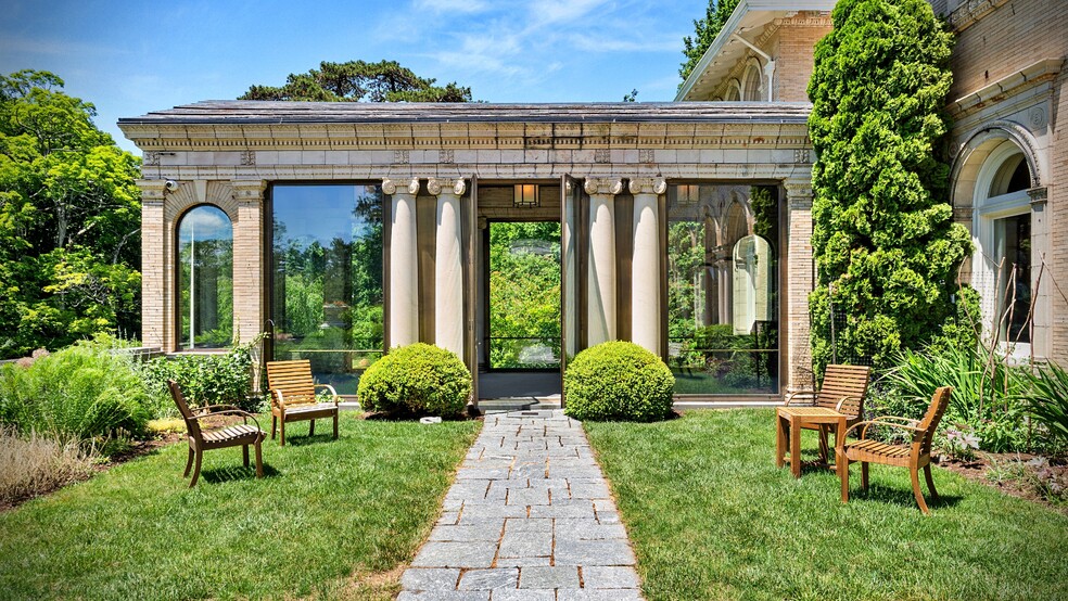 More Photos Of 11 Hawthorne Rd, Lenox Hotel For Sale