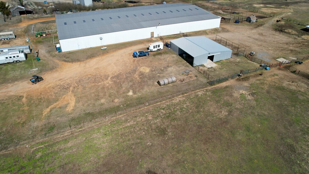 More Photos Of 99 Stacks Dr, Damascus Horse Stables For Sale
