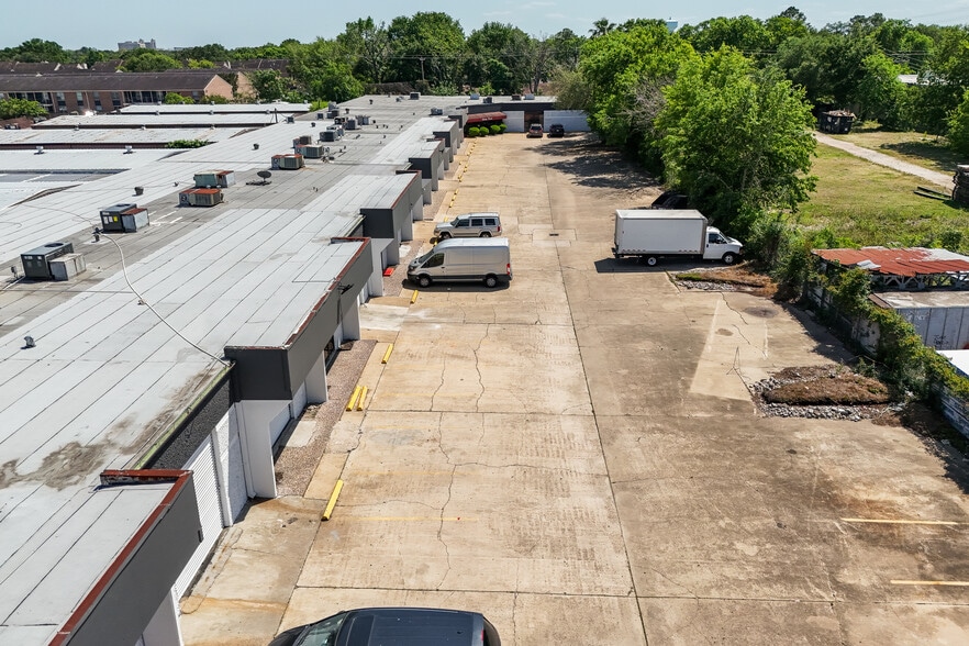 More Photos Of 9931 Harwin Dr, Houston Warehouse For Lease
