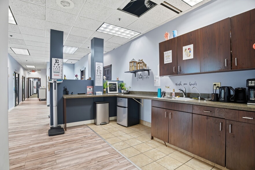 More Photos Of 941 Hillwind Rd NE, Minneapolis Medical For Sale