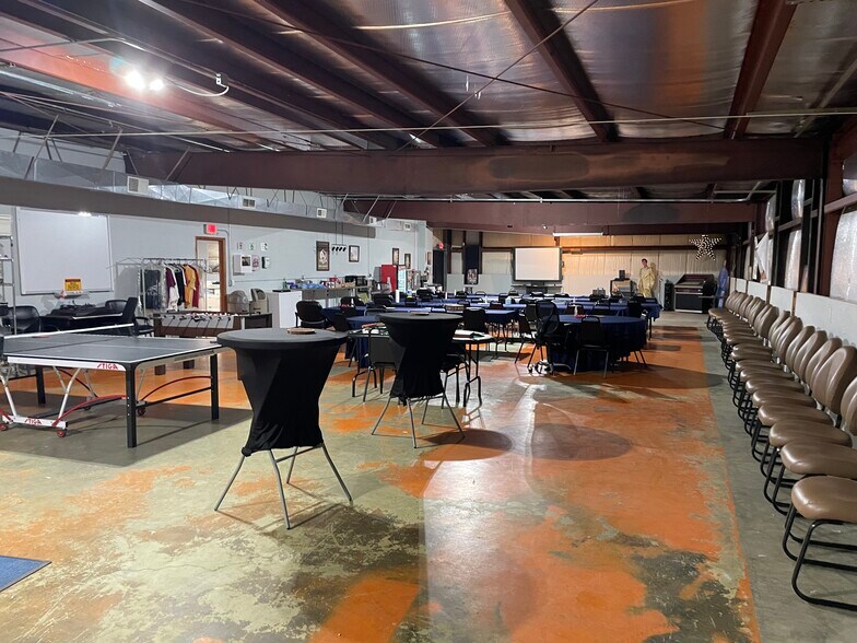 More Photos Of 1912 W Rendelman St, Marion Flex For Sale