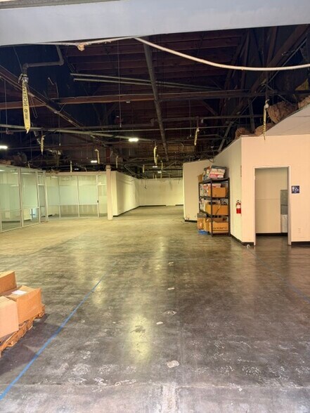 More Photos Of 5330-5340 Harbor St, Commerce Warehouse For Lease