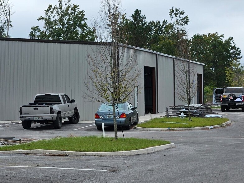 More Photos Of 169 College Dr, Orange Park Warehouse For Sale